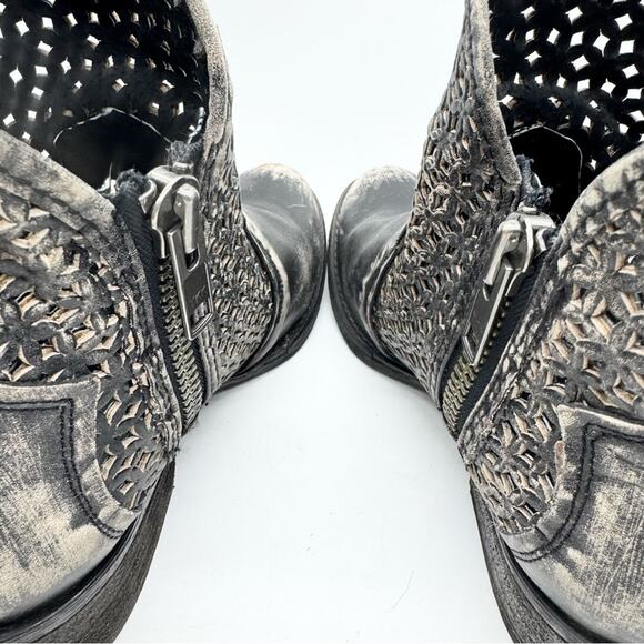 Circle G by Corral Women's Laser Cut Out Zip Ankle Short Booties Black Size 10 - Picture 8 of 12